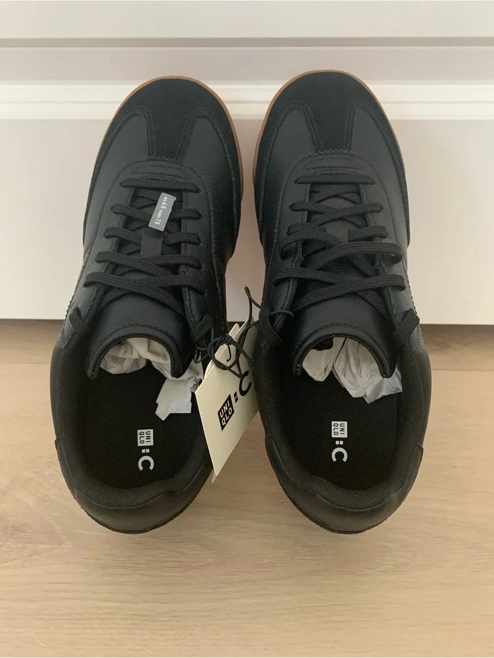 Uniqlo unisex suede